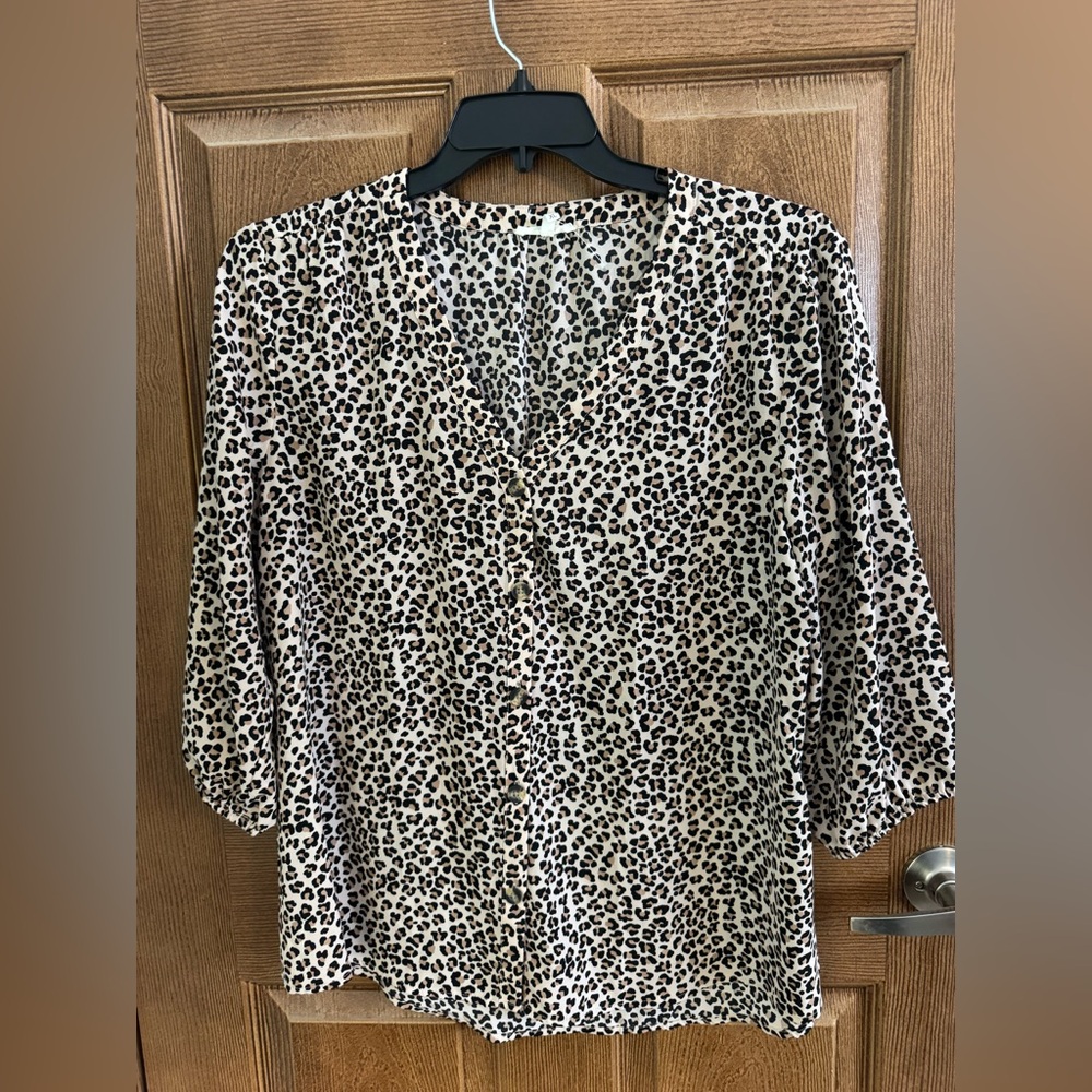 Women’s animal print blouse. Like new. Casual or dress. SFH